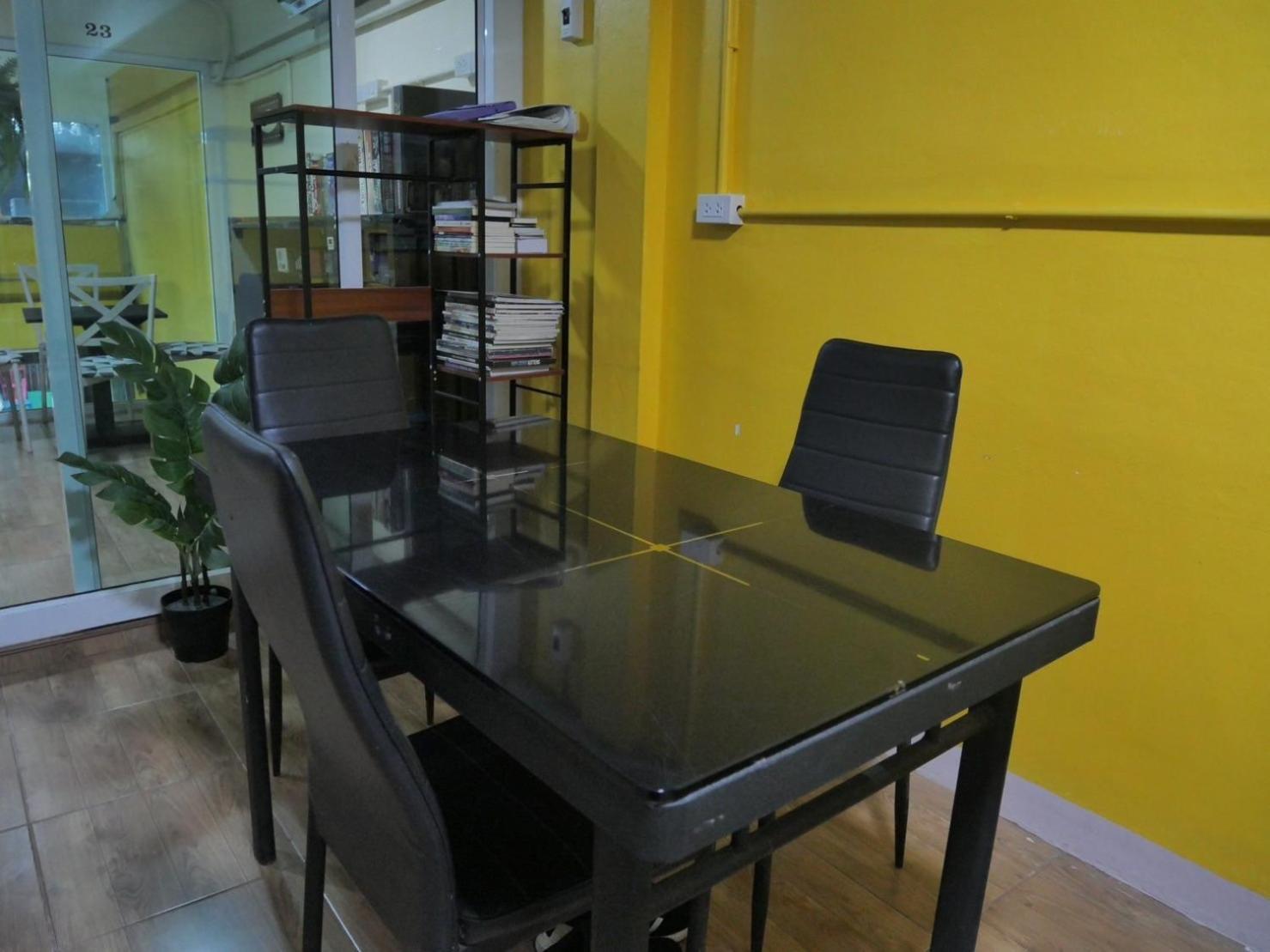 Hostel Ez Sleep @ Ratchada 19 Bangkok Zewnętrze zdjęcie
